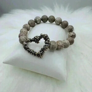Delicate Stone Beads Hollow Heart Bracelet in Brown Gray